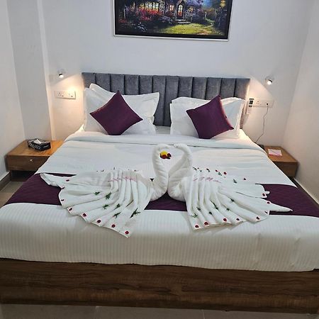 Pearl Residency Hotel Ayoor Buitenkant foto