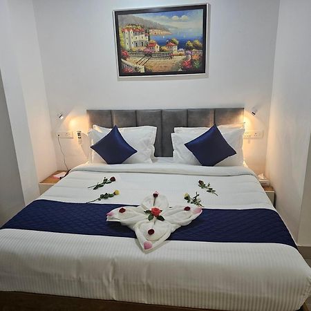 Pearl Residency Hotel Ayoor Buitenkant foto