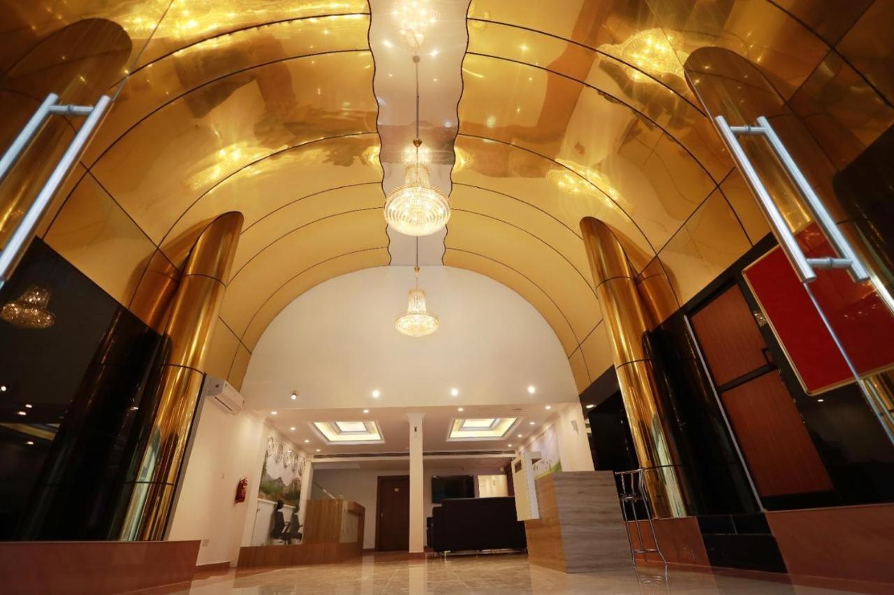 Pearl Residency Hotel Ayoor Buitenkant foto