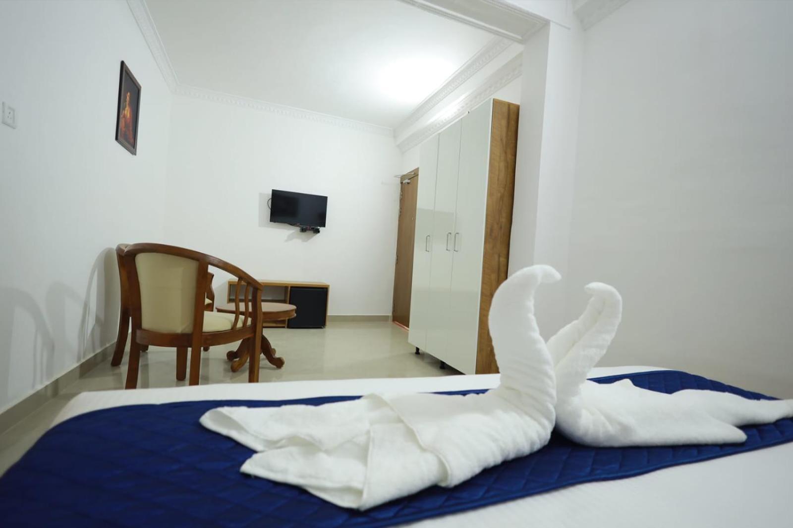 Pearl Residency Hotel Ayoor Buitenkant foto