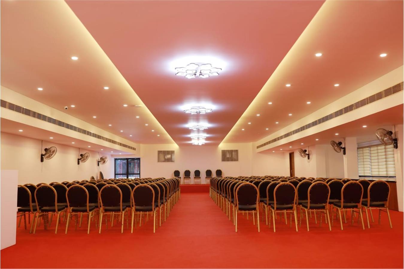 Pearl Residency Hotel Ayoor Buitenkant foto