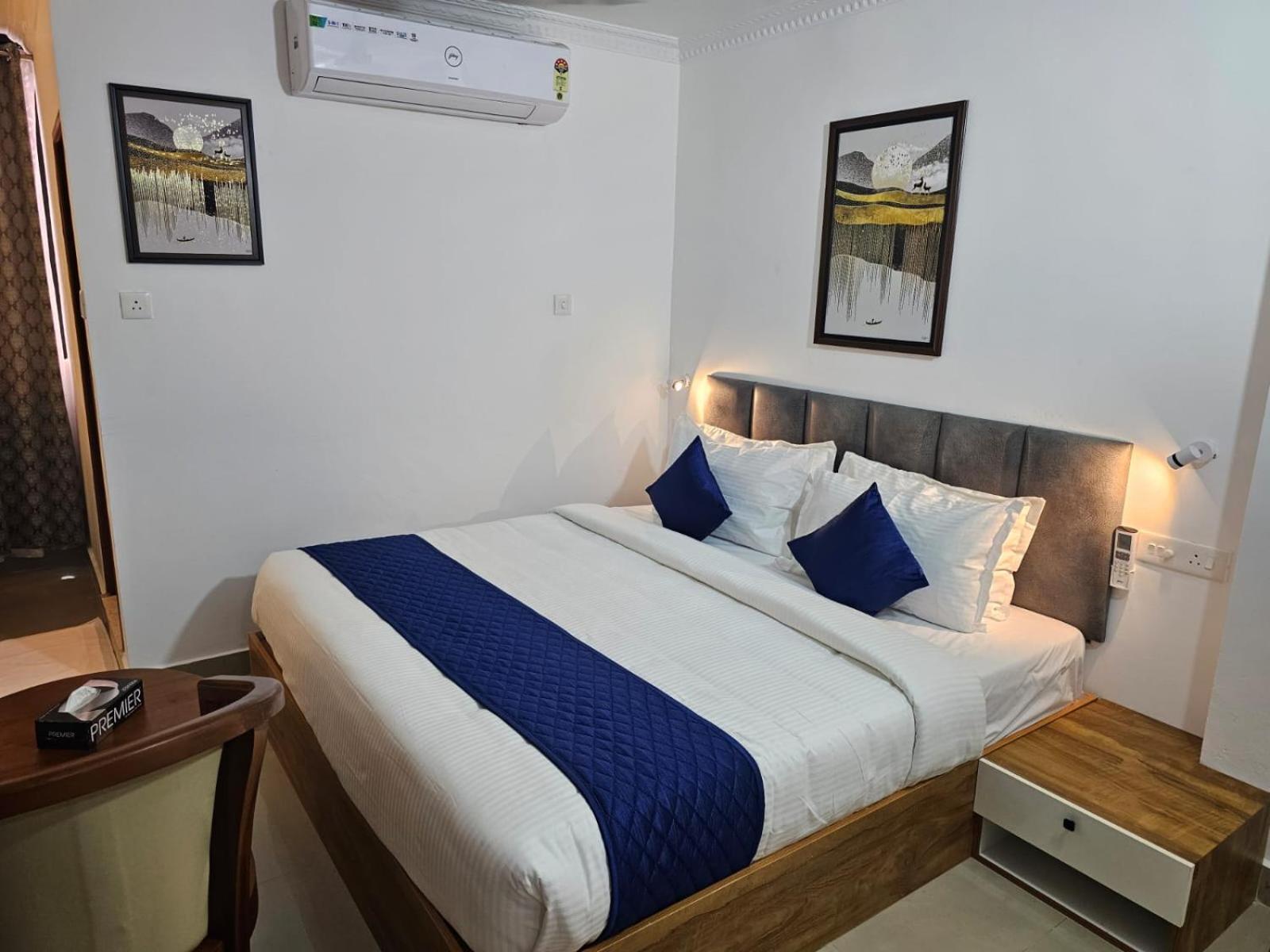 Pearl Residency Hotel Ayoor Buitenkant foto