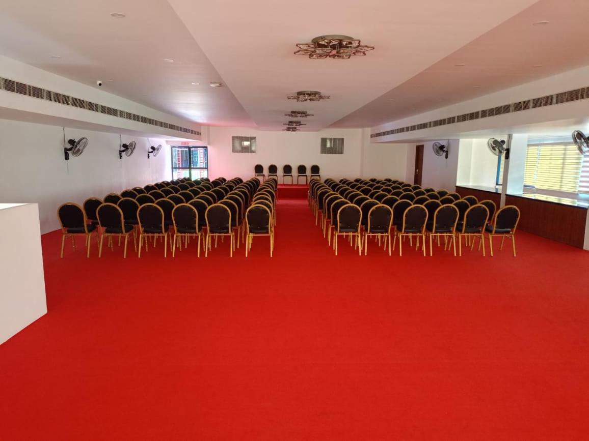 Pearl Residency Hotel Ayoor Buitenkant foto