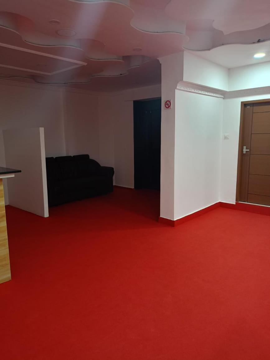 Pearl Residency Hotel Ayoor Buitenkant foto