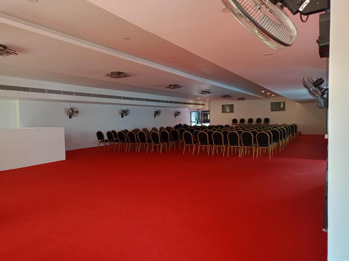 Pearl Residency Hotel Ayoor Buitenkant foto